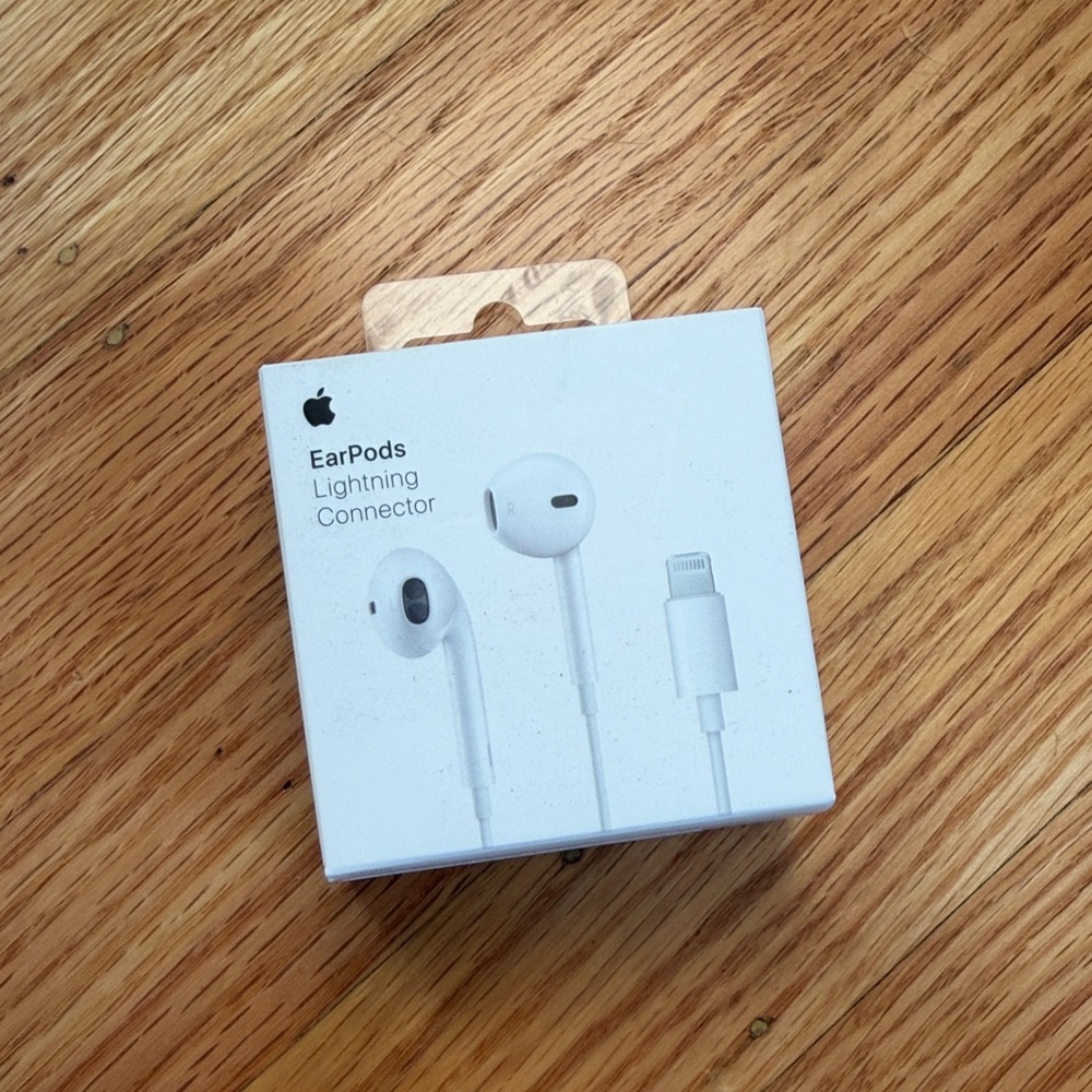 Apple EarPods with Lightning Connector - White
